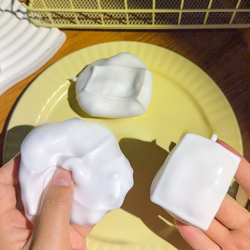 豆腐ストレスボール 形を変えられるノンバウンス カリカリクリ - Novelty Gifts のレビューと価格