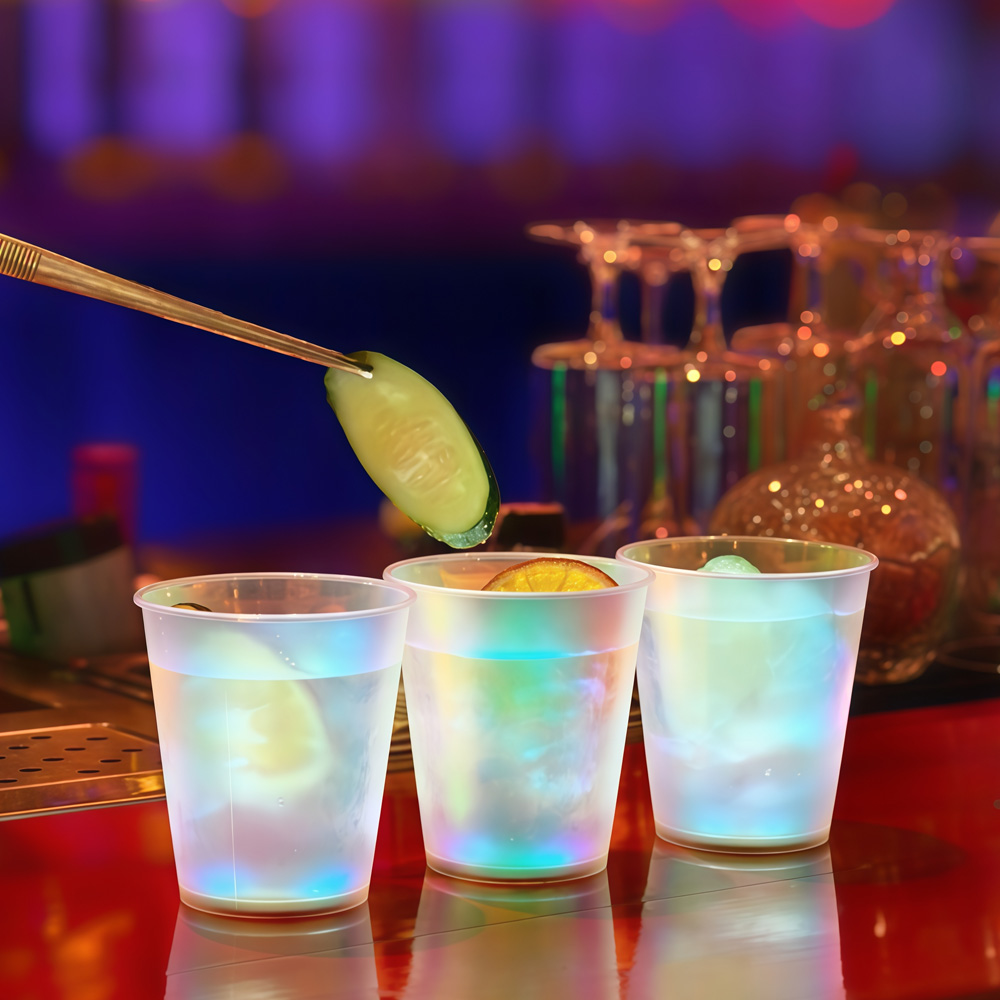 10個入り LED 暗闇で光るカップ 光るワイングラス 使い - Glow In The Dark Party Glasses のレビューと価格
