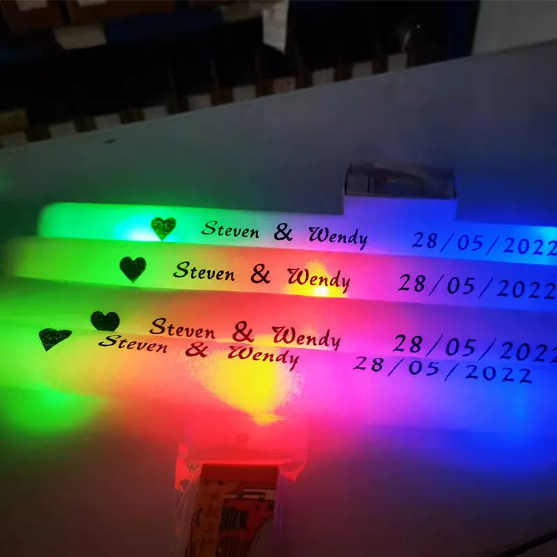 LEDグローイングスティック、グローフォームスティック、カス - Flashing Led Foam Sticks Party のレビューと価格