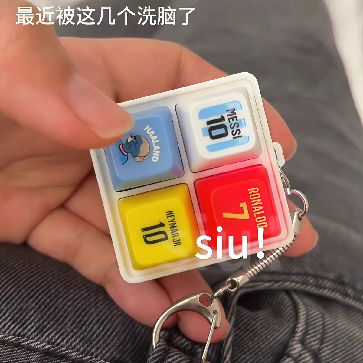 ハーランドのサッカーをテーマにしたキーホルダー、シウ音と光る - Prank Toys のレビューと価格